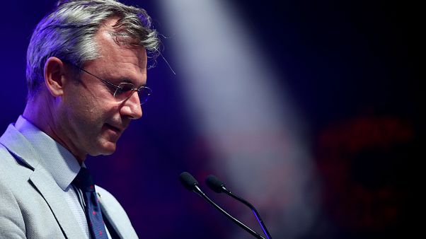 FPÖ stürzt auf 16 % ab - Häme im Internet: "Go to Ibiza" FPÖ stürzt auf 16 % ab - Häme im Internet: "Go to Ibiza"