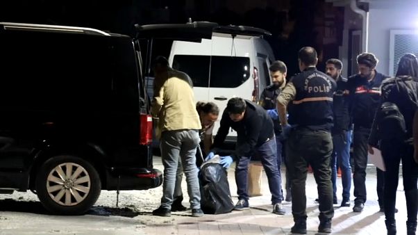 İzmir'de polis 1 ton uyuşturucu ele geçirdi İzmir'de polis 1 ton uyuşturucu ele geçirdi