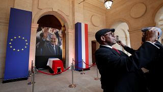 Fransa: Jacques Chirac'ın naaşıyla selfie çektirenlere saygısızlık suçlaması