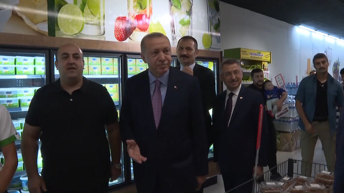 Cumhurbaşkanı Erdoğan'ın alışveriş görüntüleri sosyal medyada tartışma konusu