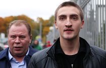 Актеру Павлу Устинову смягчили наказание до года условно