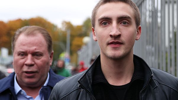 Актеру Павлу Устинову смягчили наказание до года условно Актеру Павлу Устинову смягчили наказание до года условно