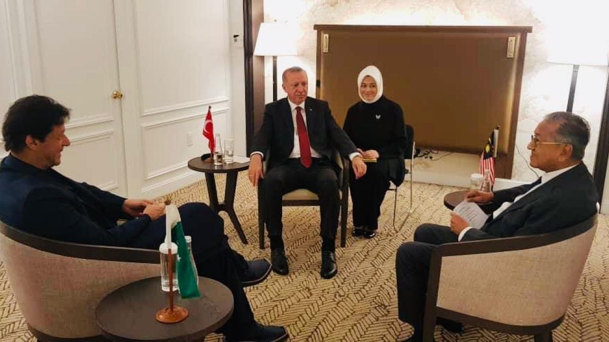 Erdoğan, Pakistan ve Malezya başbakanlarıyla görüştü