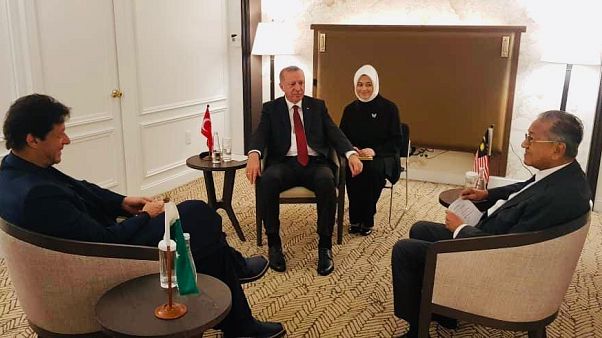 Erdoğan, Pakistan ve Malezya başbakanlarıyla görüştü Erdoğan, Pakistan ve Malezya başbakanlarıyla görüştü