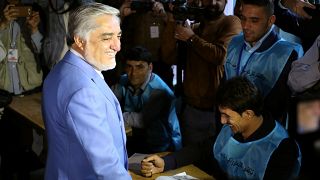 عبدالله عبدالله المرشح إلى الرئاسة الأفغانية أعلن فوزه في الجولة الأولى رغم عملية فرز الأصوات