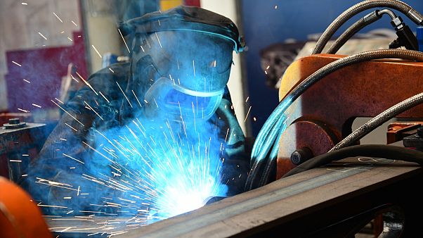Türkiye'de ithalat azalıyor, dış ticaret açığı düşüyor Türkiye'de ithalat azalıyor, dış ticaret açığı düşüyor