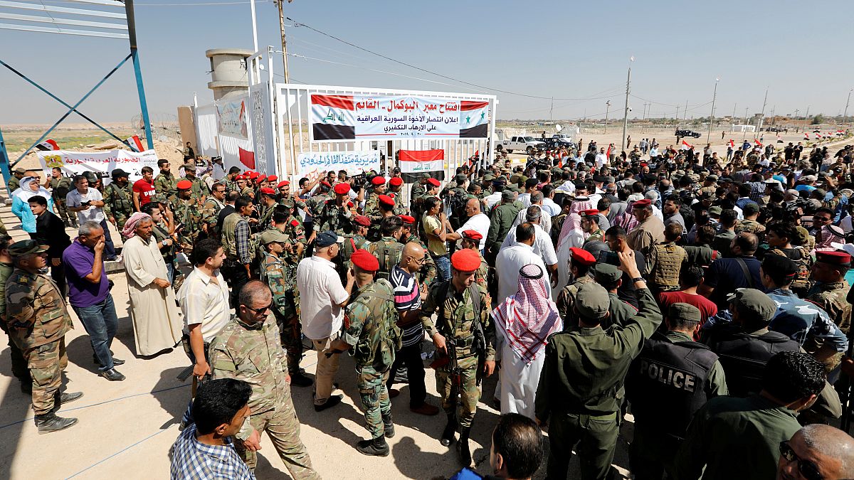 أكراد يتظاهرون أمام مكتب الأمم المتحدة في سوريا للمطالبة بالمشاركة في اللجنة الدستورية