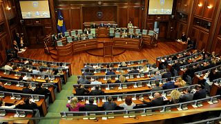 Kosovo lawmakers vote to dissolve parliament in Pristina