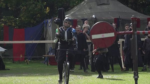 Allemagne : un tournoi de chevaliers... à vélo Allemagne : un tournoi de chevaliers... à vélo