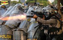 Endonezya'da zina yasası protestolarına polisten gaz bombalı müdahale