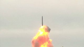شاهد: روسيا تطلق صاروخا باليستيا عابرا للقارات