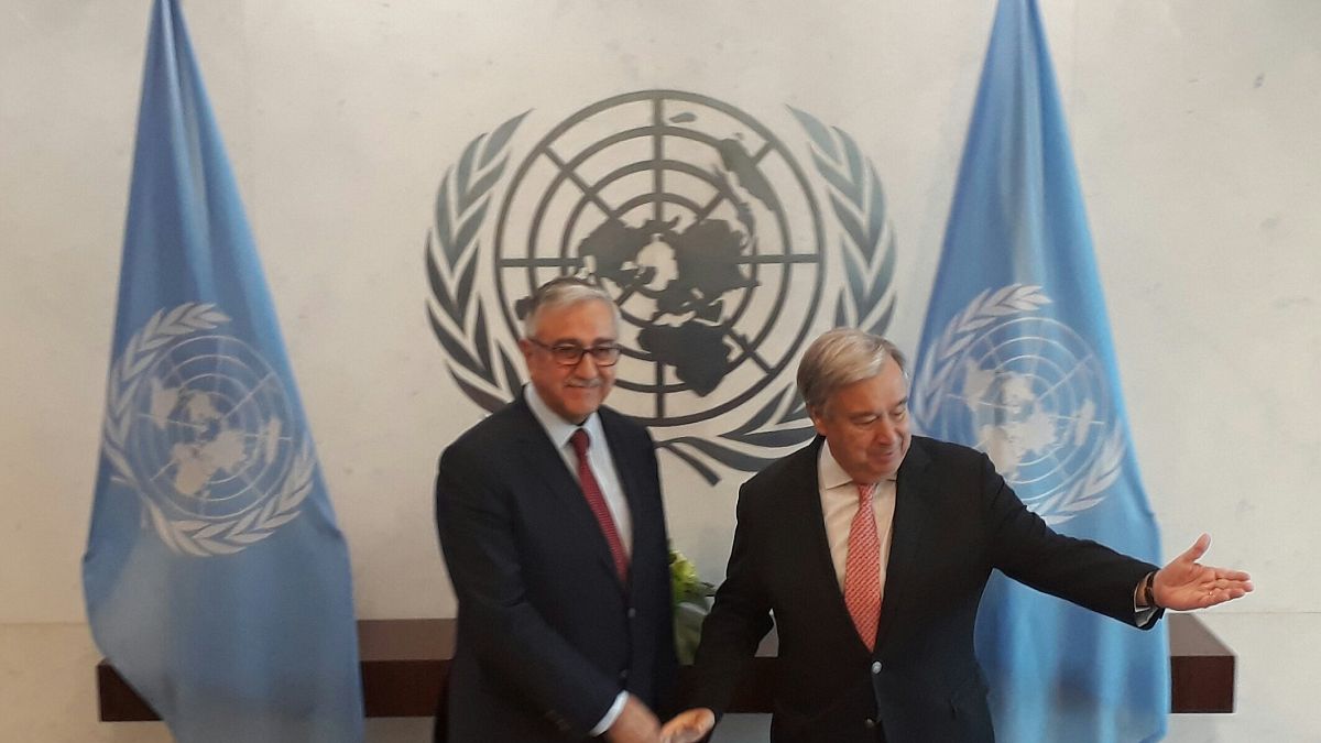 Συνάντηση Ακιντζί με τον Γ.Γ. του ΟΗΕ