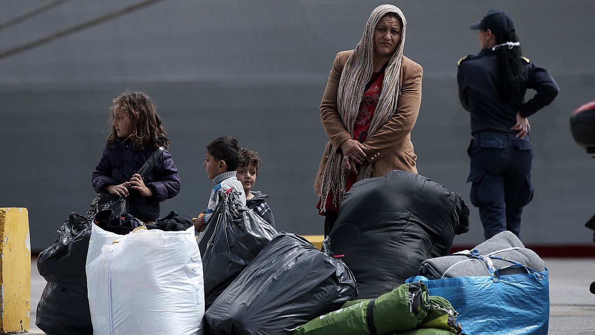 Πρόσφυγες στο λιμάνι του Πειραιά(αρχείου)