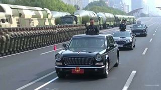 شاهد: الرئيس الصيني "يتفقد" الاستعراض العسكري بمناسبة العيد الوطني