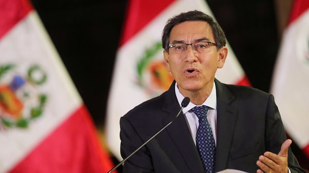 Choque de poderes en Perú: Vizcarra disuelve el Congreso, que se declara en rebeldía Choque de poderes en Perú: Vizcarra disuelve el Congreso, que se declara en rebeldía