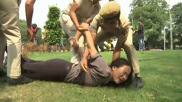 Ekim Devrimi'nin yıl dönümünde Tibetlilerden Yeni Delhi'de protesto Ekim Devrimi'nin yıl dönümünde Tibetlilerden Yeni Delhi'de protesto