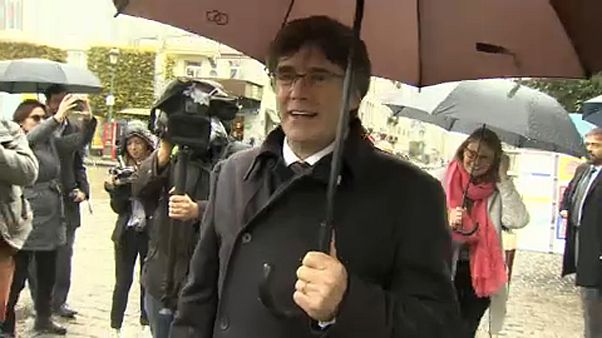 Puigdemont participa em protesto catalão em Bruxelas Puigdemont participa em protesto catalão em Bruxelas