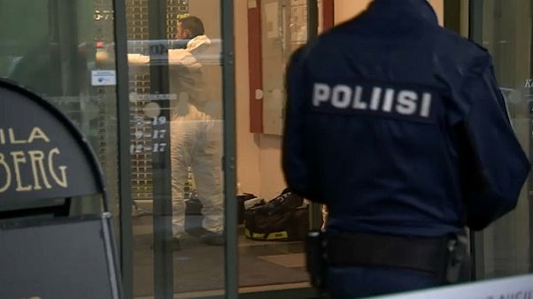 Schwertangriff in Finnland: Eine Tote und 10 Verletzte Schwertangriff in Finnland: Eine Tote und 10 Verletzte