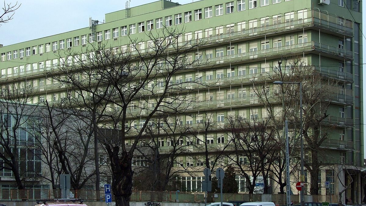A Péterfy Sándor utcai Kórház, Rendelőintézet és Baleseti Központ sürgősségi ellátó épülete a főváros VIII. kerületében, a Fiumei úton.