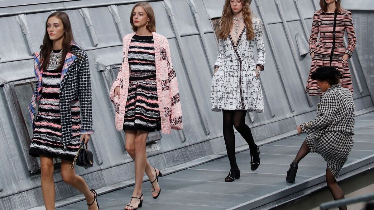 Youtube crashes Chanel Catwalk at Paris Fashion Week Euronews