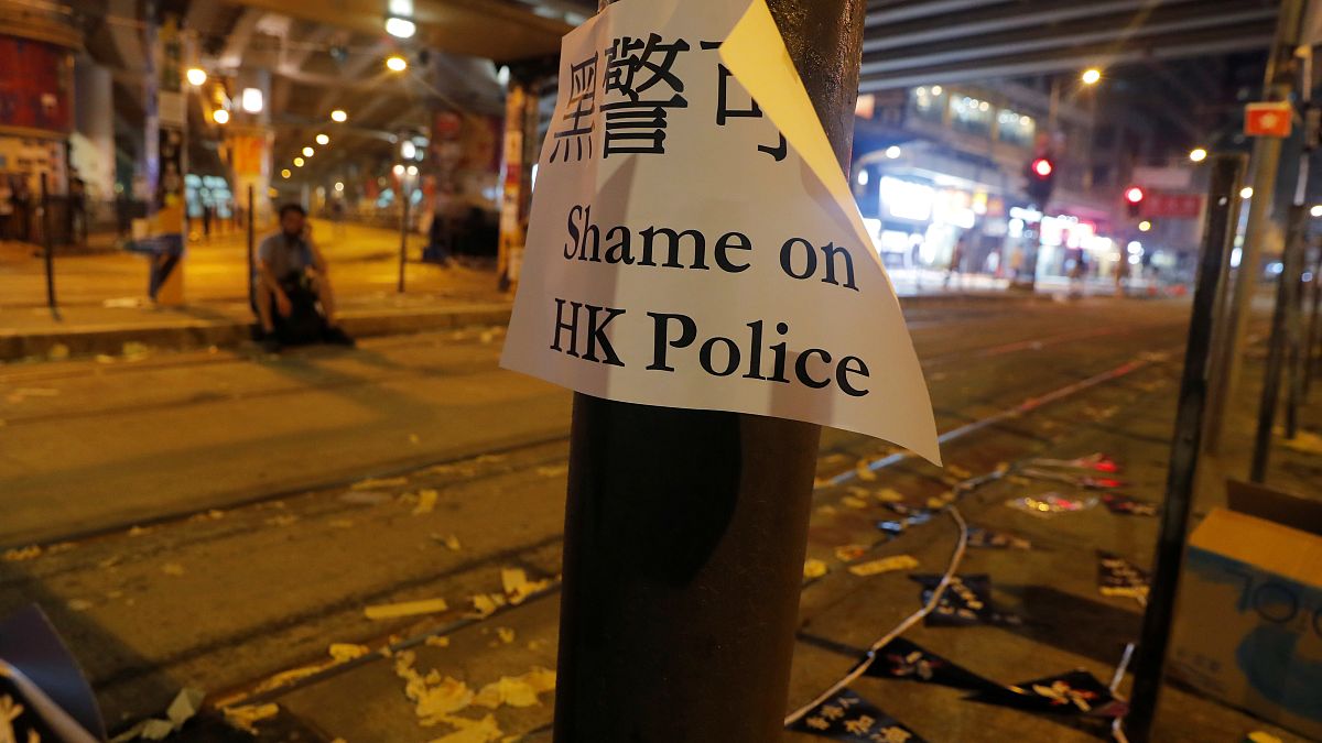 Hongkong: Polizei schießt mit scharfer Munition