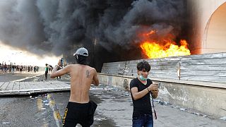 تظاهرات معترضان در عراق با شلیک گلوله و گاز اشک آور به خشونت کشیده شد