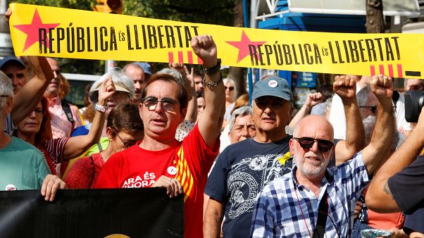 Independentistas catalanes llaman a la "desobediencia civil" masiva ante una sentencia condenatoria Independentistas catalanes llaman a la "desobediencia civil" masiva ante una sentencia condenatoria