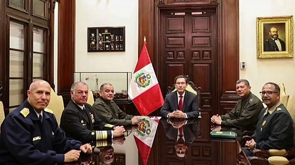 Apoyo de las Fuerzas Armadas al Presidente de Perú, a pesar de su suspensión parlamentaria Apoyo de las Fuerzas Armadas al Presidente de Perú, a pesar de su suspensión parlamentaria