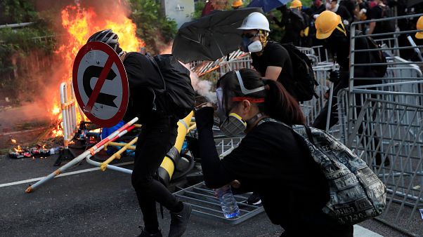 Hongkong: 18-Jähriger bei Krawallen durch scharfe Munition verletzt Hongkong: 18-Jähriger bei Krawallen durch scharfe Munition verletzt