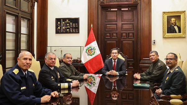 Peru'da kuvvet komutanları, Devlet Başkanı Martin Vizcarra'ya desteklerini bildirdi Peru'da kuvvet komutanları, Devlet Başkanı Martin Vizcarra'ya desteklerini bildirdi