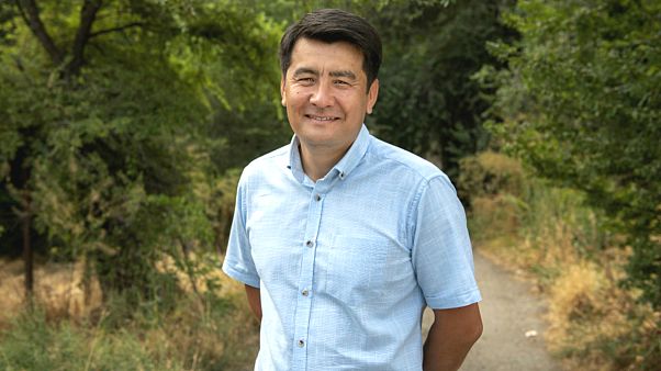 BM'nin Nansen Mülteci Ödülü, Kırgızistan'da 'vatansızlığı' bitiren avukat Ashurov'a verildi BM'nin Nansen Mülteci Ödülü, Kırgızistan'da 'vatansızlığı' bitiren avukat Ashurov'a verildi