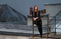 جيجي حديد خلال عرض أزياء شانيل لمجموعة ربيع/ صيف 2020