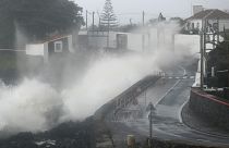 شاهد: الإعصار لورينزو يضرب جزر الأزور البرتغالية