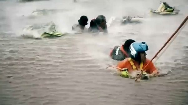 La tormenta Narda obligó a un rescate extremo en las inundaciones del estado mexicano de Jalisco La tormenta Narda obligó a un rescate extremo en las inundaciones del estado mexicano de Jalisco