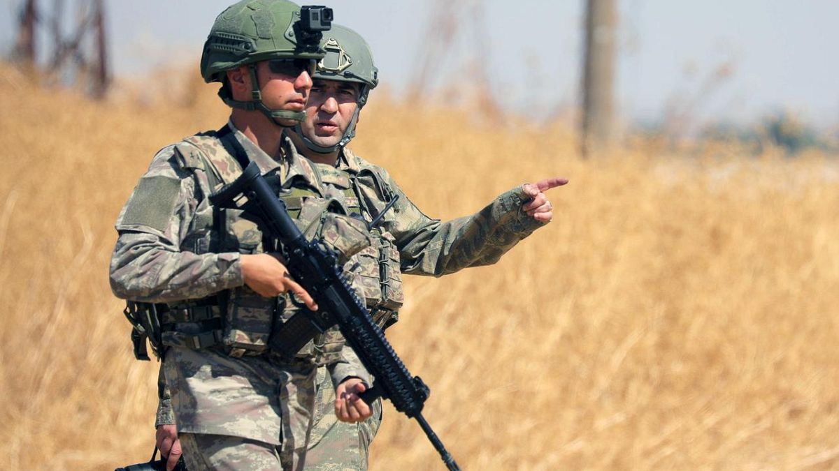 ABD ile yürütülen ortak kara devriyesi kapsamında Tel Abyad yakınlarında görev yapan Türk askerleri