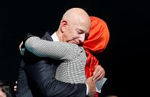 مالك "واشنطن بوست" جيف بيزوس ينعي خاشقجي خلال حضوره مراسيم إحياء ذكرى وفاته