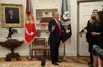 الرئيس الأمريكي ترامب يحضر مراسم أداء اليمين الدستورية لوزيرة العمل سكاليا في البيت الأبيض بواشنطن