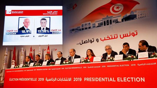 الهيئة العليا المستقلة للانتخابات خلال الإعلان عن نتائج الجولة الأولى من الانتخابات الرئاسية في تونس الهيئة العليا المستقلة للانتخابات خلال الإعلان عن نتائج الجولة الأولى من الانتخابات الرئاسية في تونس