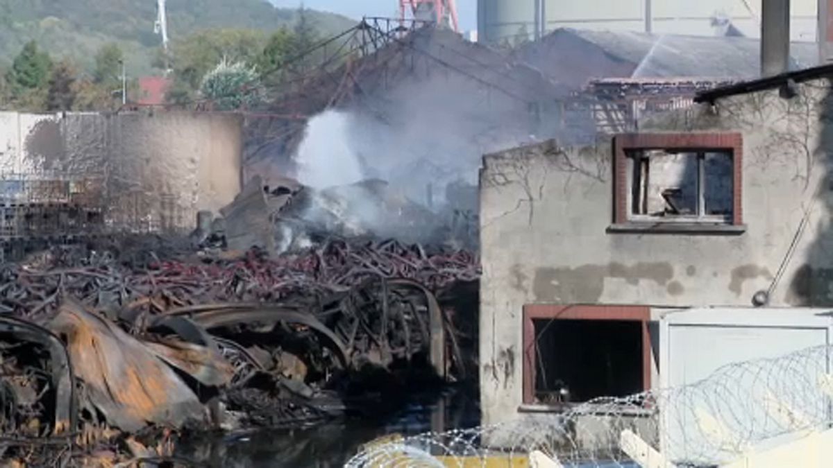 Franciaország: több mint 5000 tonna vegyi anyag égett el a roueni tűzben
