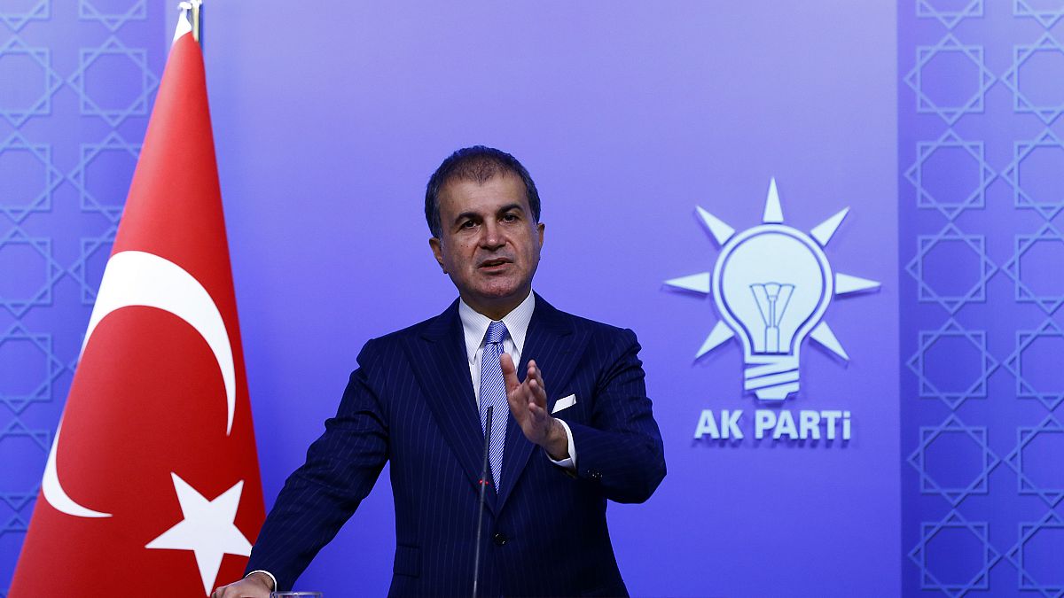 AK Parti Genel Başkan Yardımcısı ve Parti Sözcüsü Ömer Çelik, AK Parti MYK toplantısı devam ederken basın mensuplarına açıklamalarda bulundu. 