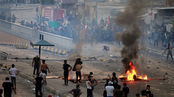 جانب من المظاهرات التي تعم العاصمة العراقية احتجاجاً على سوء الأوضاع الاقتصادية 2 تشرين الأول/ أكتوبر 2019 جانب من المظاهرات التي تعم العاصمة العراقية احتجاجاً على سوء الأوضاع الاقتصادية 2 تشرين الأول/ أكتوبر 2019