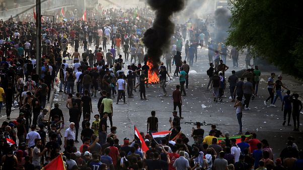 Irak'ın başkenti Bağdat'ta hükümet karşıtı gösteriler sürüyor