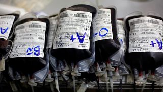 Bilim insanları tüm kan gruplarıyla uyumlu yapay kan geliştirdi