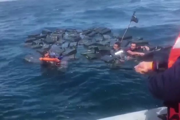 Спасение утопающих контрабандистов