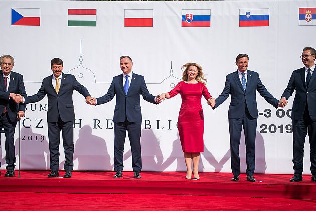 Miloš Zeman, Áder János, Andrzej Duda, Zuzana Čaputová, Borut Pahor és Aleksandar Vučić a lányi kastélyban