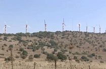 "مولّدات الرياح" تنتشر في مرتفعات الجولان المحتل
