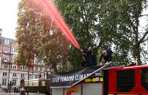 Μ. Βρετανία: Έβαψαν κόκκινο το υπουργείο Οικονομικών