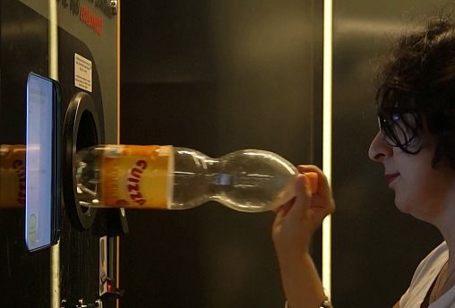 Billetes de metro a cambio de botellas de plástico en Roma