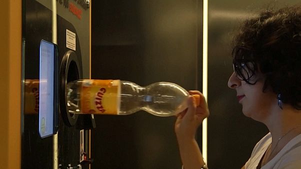 Сколько бутылок стоит одна поездка в римском метро? Сколько бутылок стоит одна поездка в римском метро?