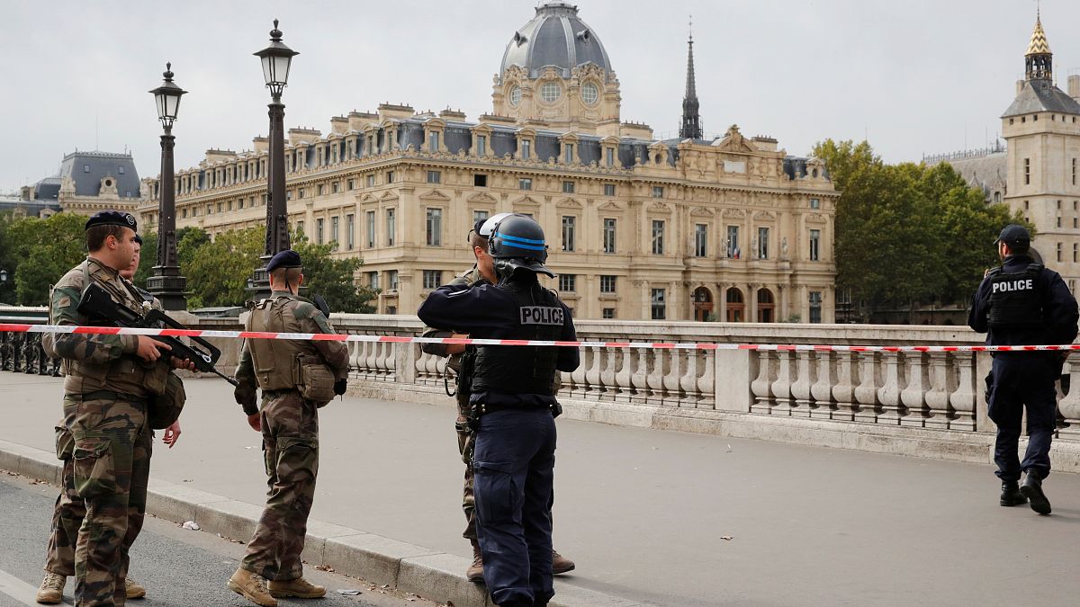 Paris Emniyet Müdürlüğü’ndeki saldırıyla ilgili şu ana kadar neler biliyoruz?